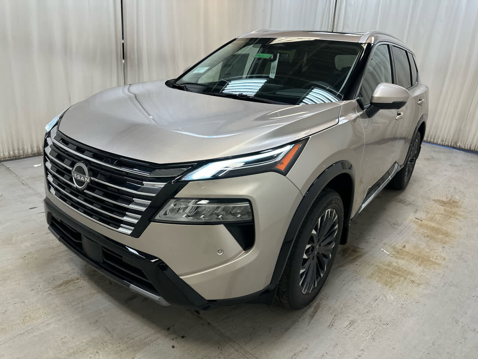 New 2026 Nissan Rogue Platinum image 9