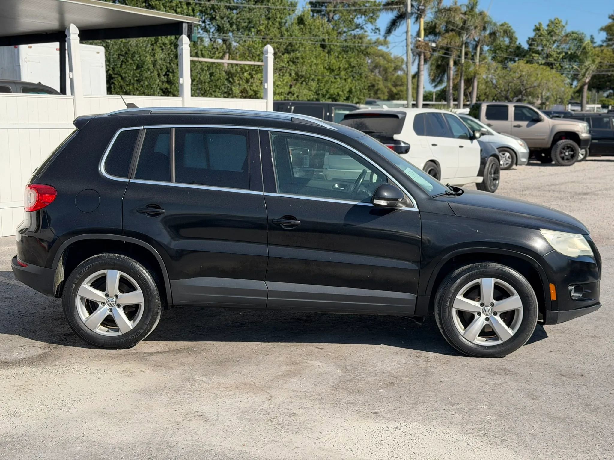 Used 2010 Volkswagen Tiguan S FWD image 5