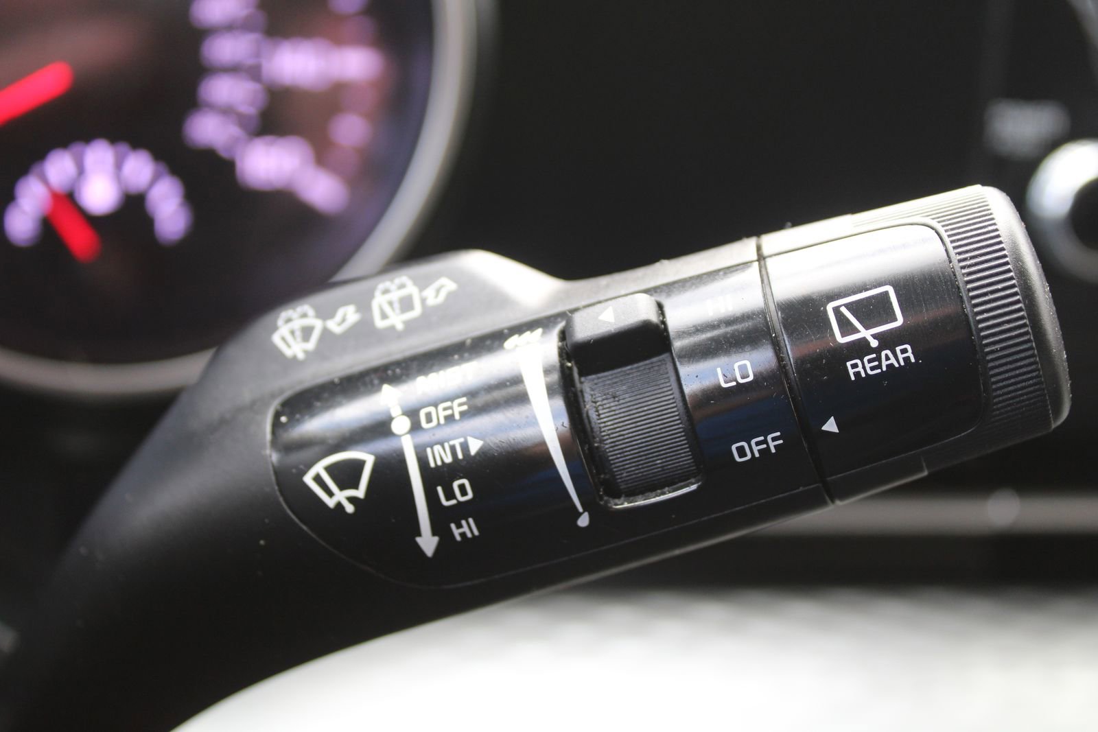 Used 2022 Kia Carnival LX image 38