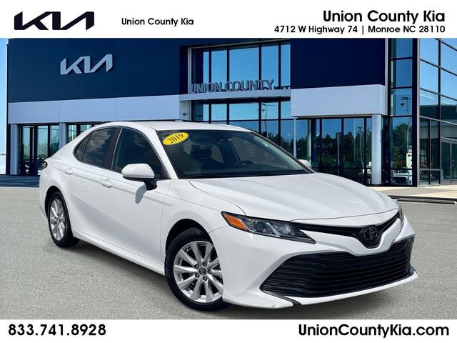 Used 2019 Toyota Camry LE FWD image 1