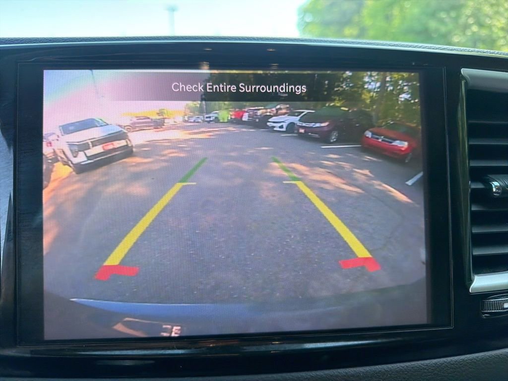 Used 2022 Chrysler Pacifica Touring-L image 19