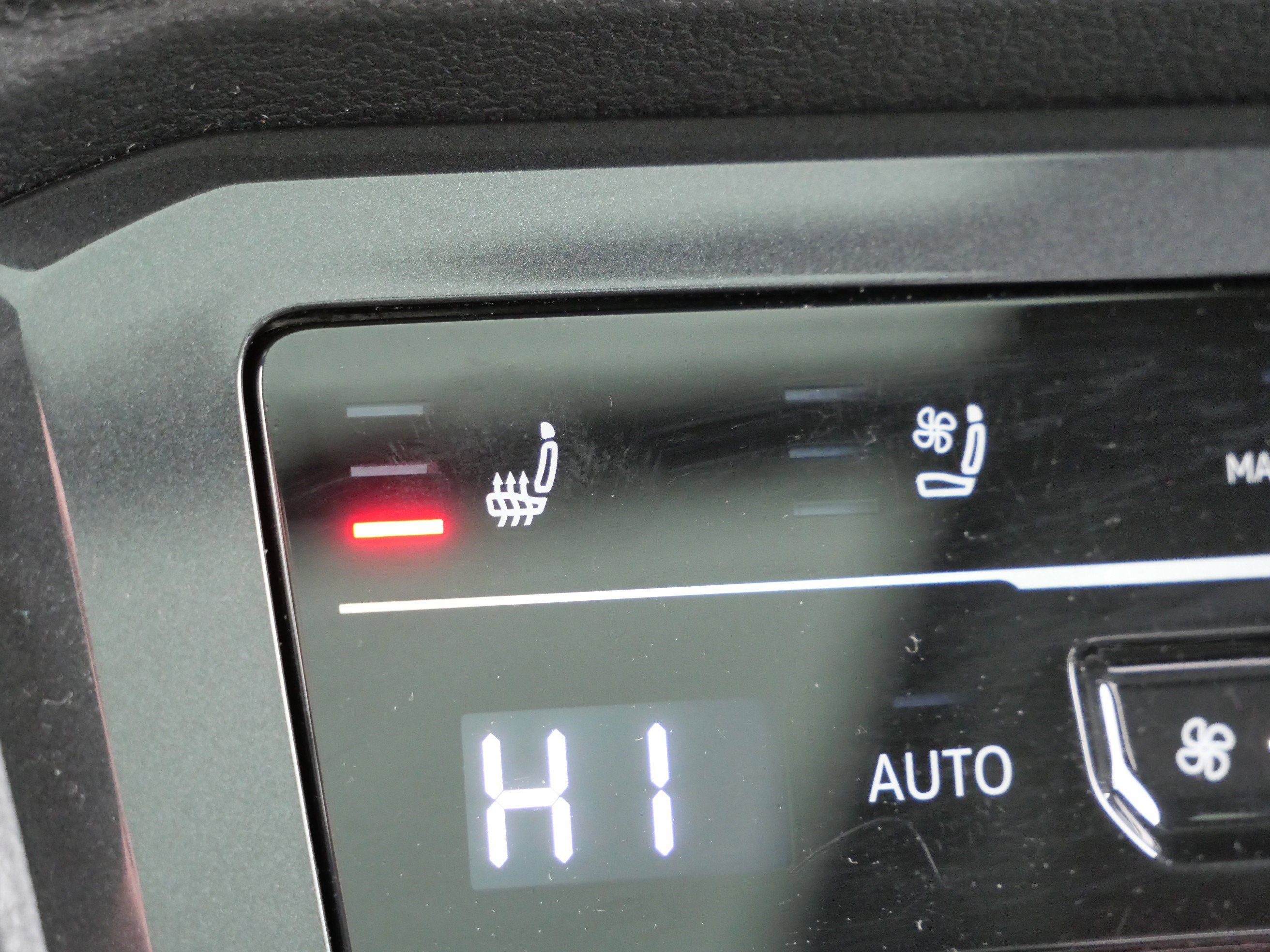 Used 2023 Volkswagen Tiguan SEL R-Line image 31