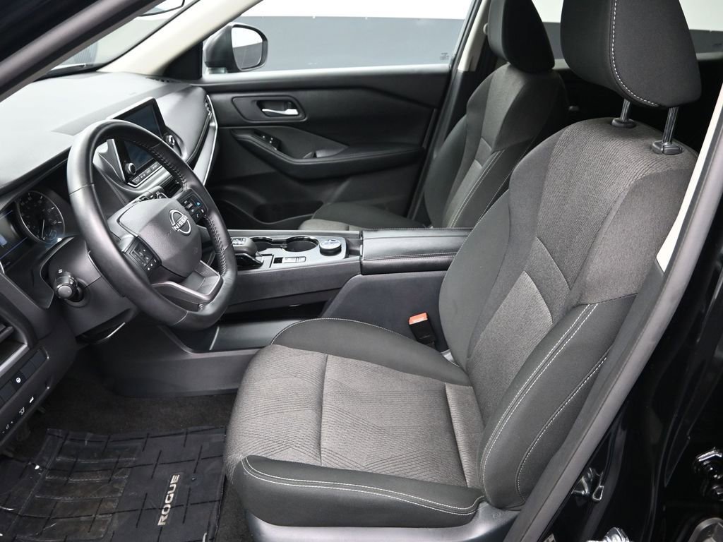 Used 2025 Nissan Rogue SV image 14