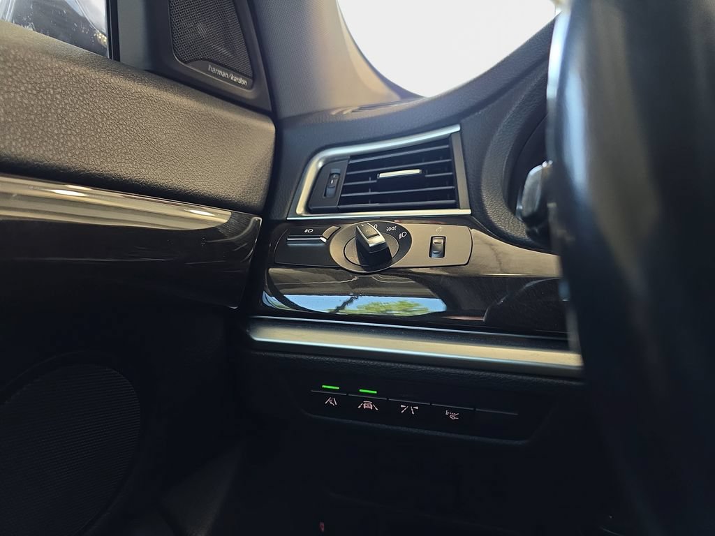 Used 2016 BMW 550i Gran Turismo xDrive AWD/4WD image 29