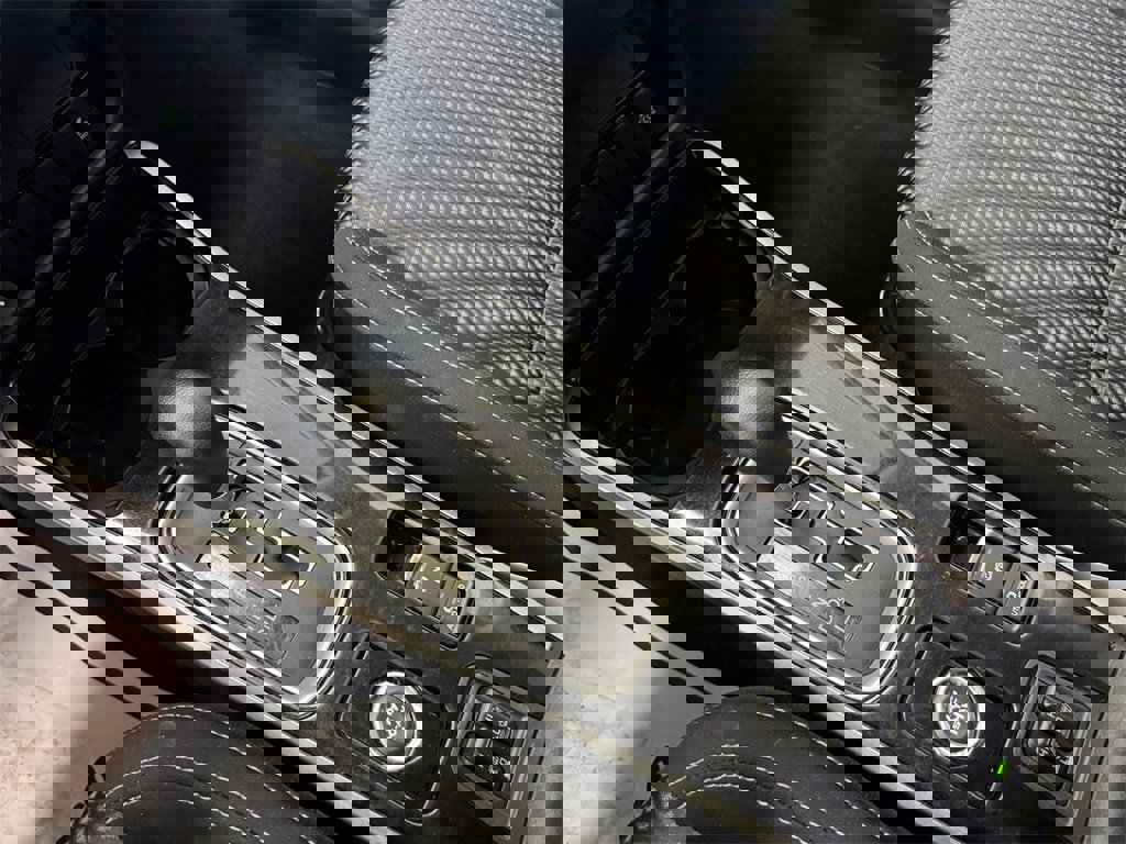 Used 2020 Mitsubishi Outlander ES image 22