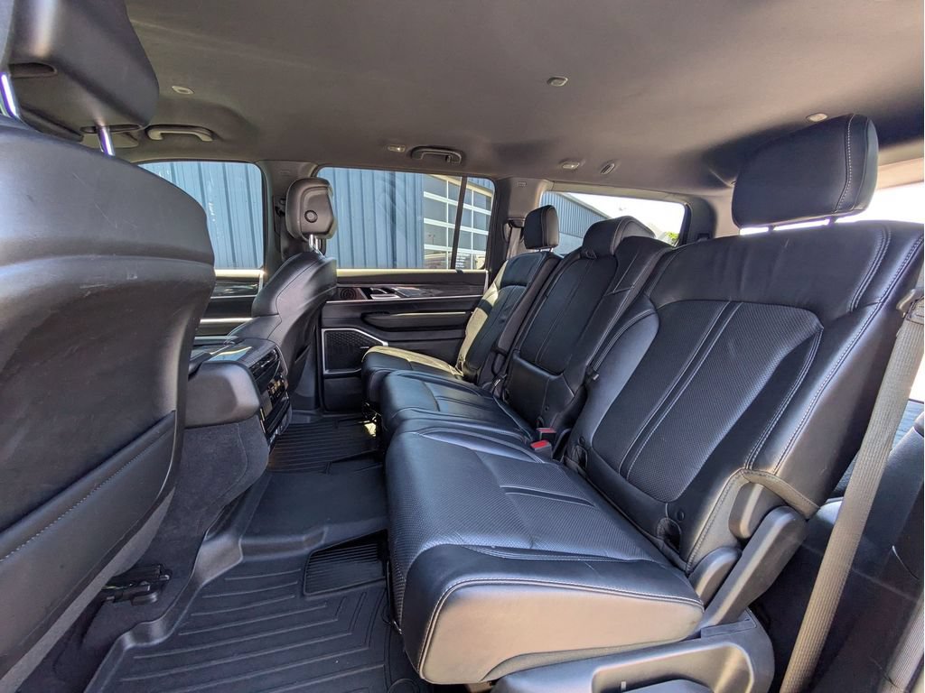 Used 2022 Jeep Wagoneer Series II AWD/4WD image 26