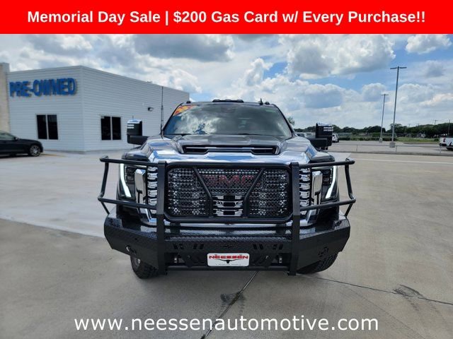 Used 2025 GMC Sierra 3500 Denali w/ Technology Package AWD/4WD image 2