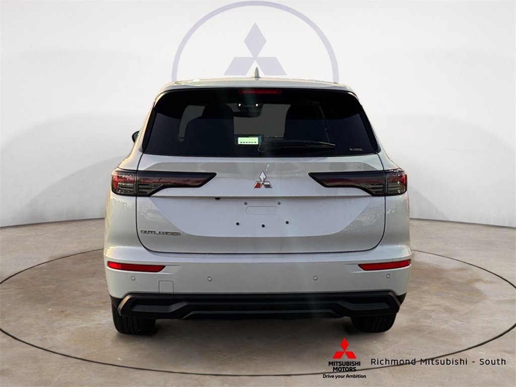 New 2026 Mitsubishi Outlander ES image 4