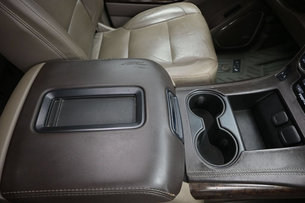 Used 2020 Chevrolet Suburban LT w/ Luxury Package RWD image 27