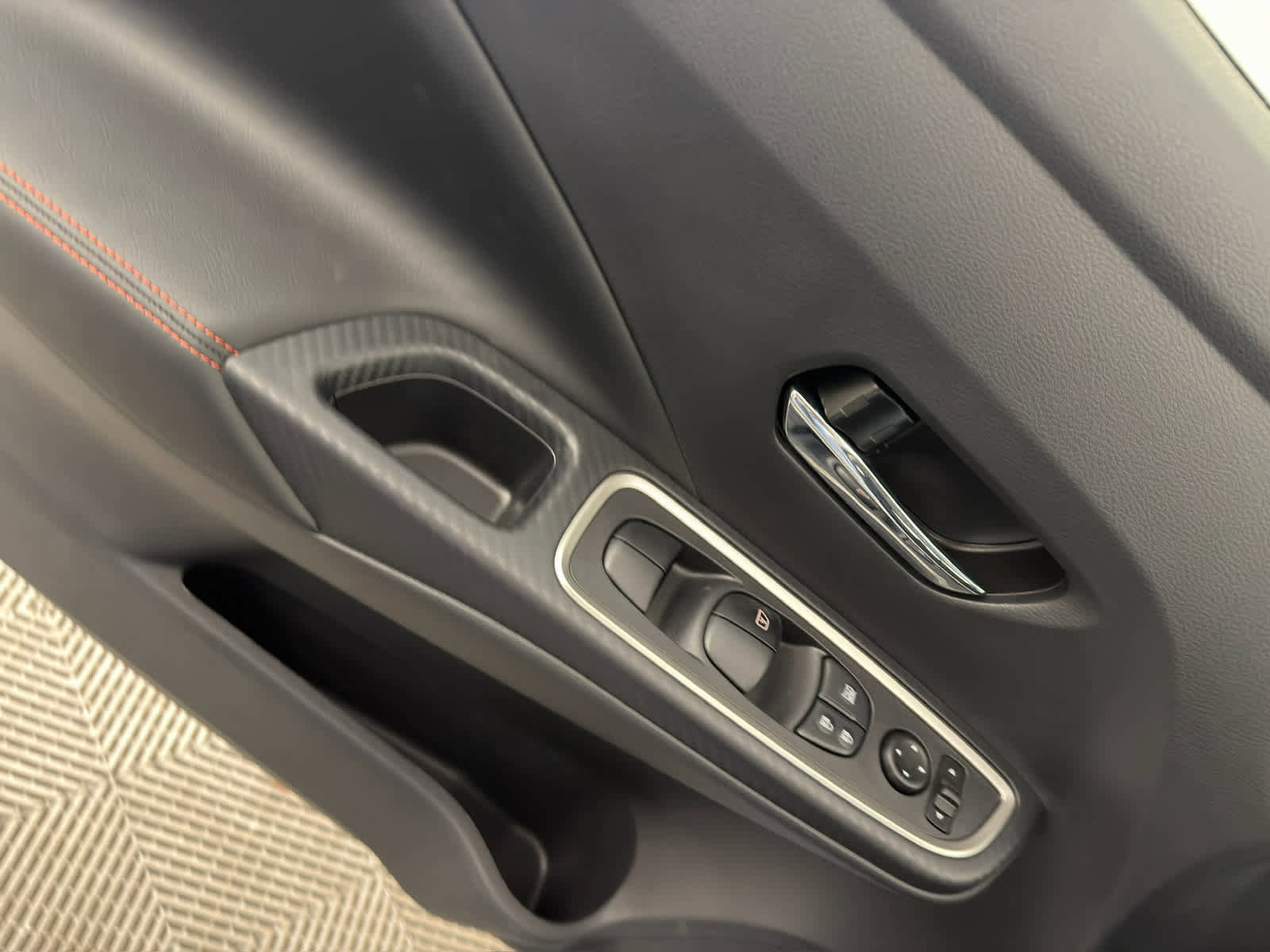 New 2025 Nissan Versa SR w/ Trunk Package image 22