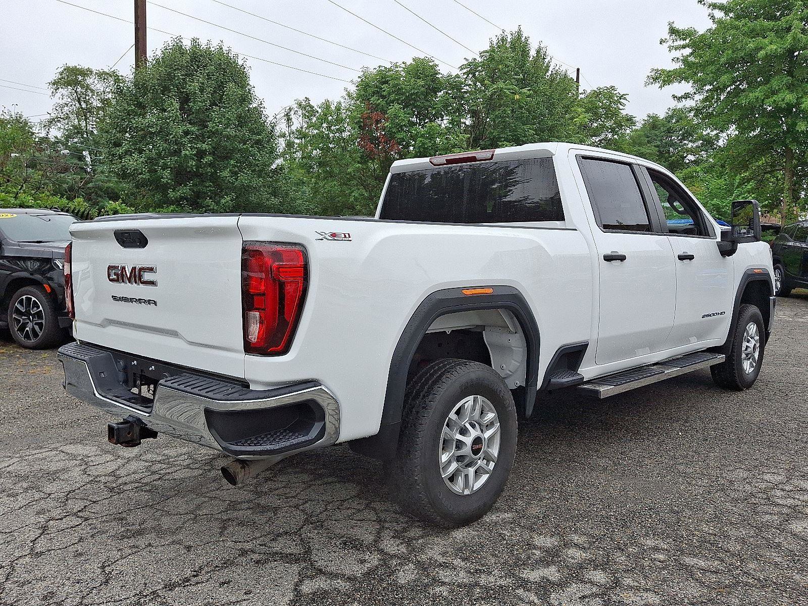 Used 2023 GMC Sierra 2500 Pro w/ Convenience Package image 4