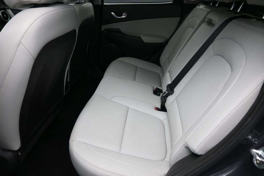 Used 2022 Hyundai Kona Limited FWD image 2