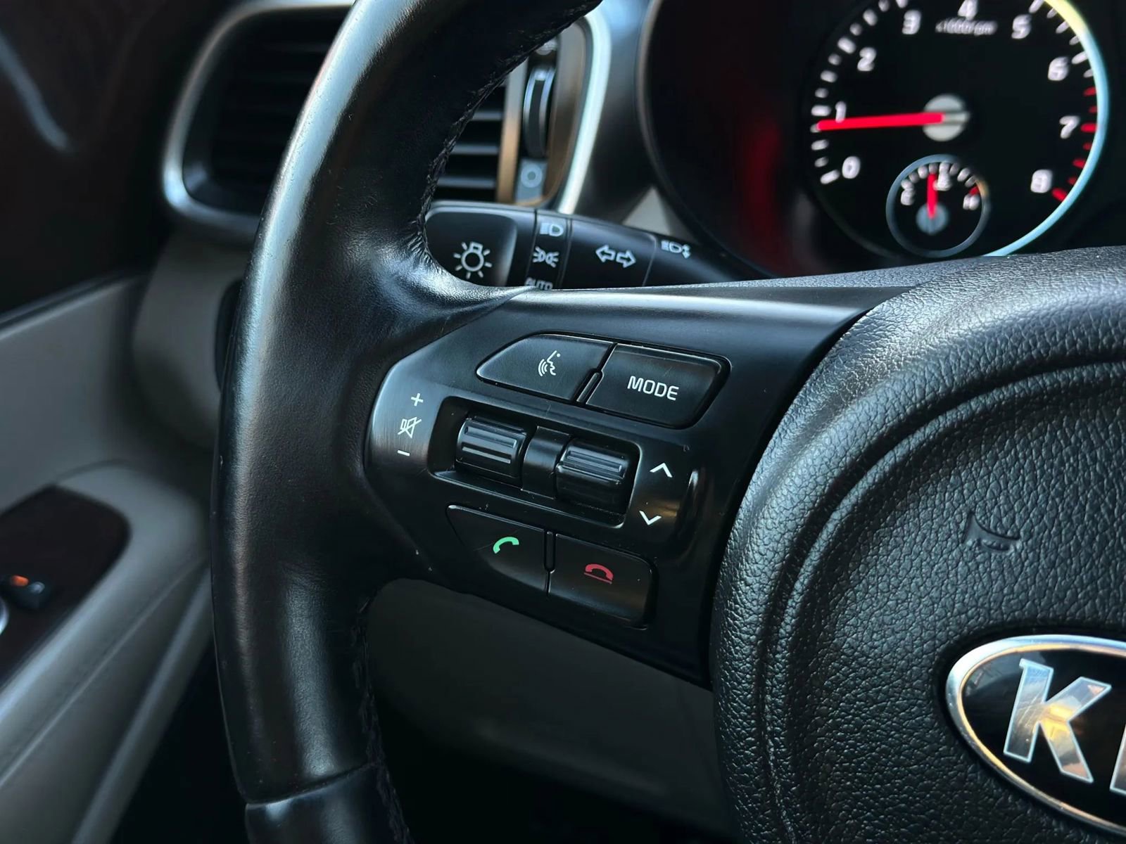 Used 2016 Kia Sorento LX w/ LX Convenience Package image 26