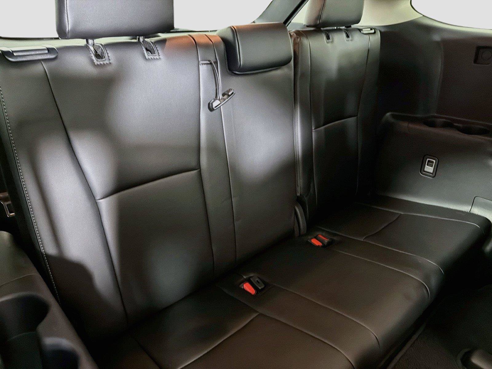 Used 2024 Toyota Highlander Limited FWD image 27
