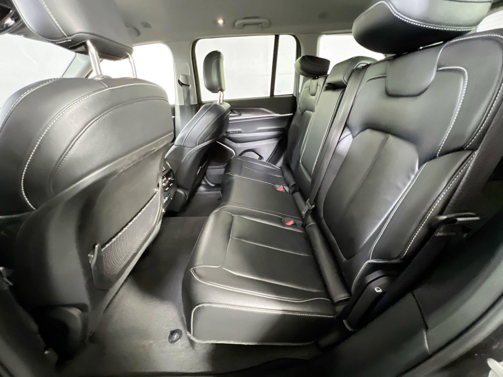 Used 2022 Jeep Grand Cherokee Limited image 22