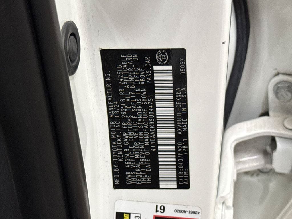 Used 2025 Toyota Camry LE FWD image 32