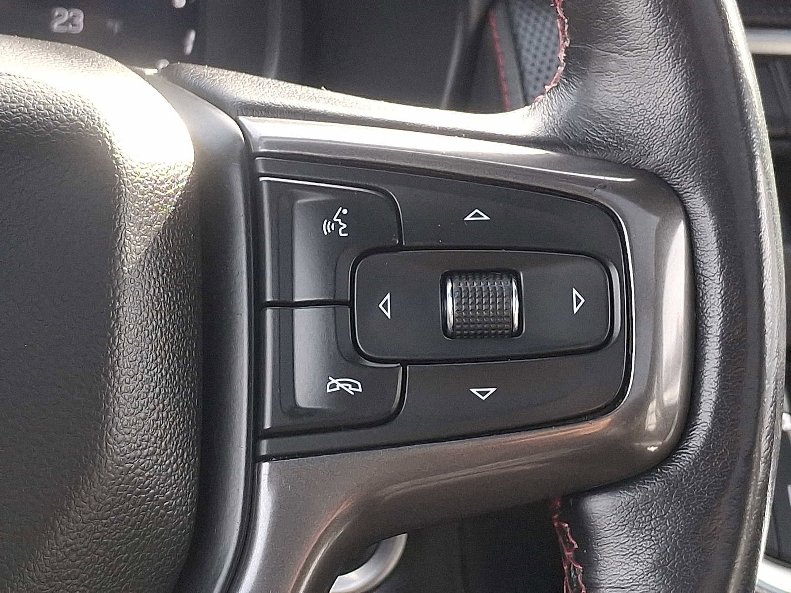 Used 2022 Chevrolet Suburban RST w/ Luxury Package image 25