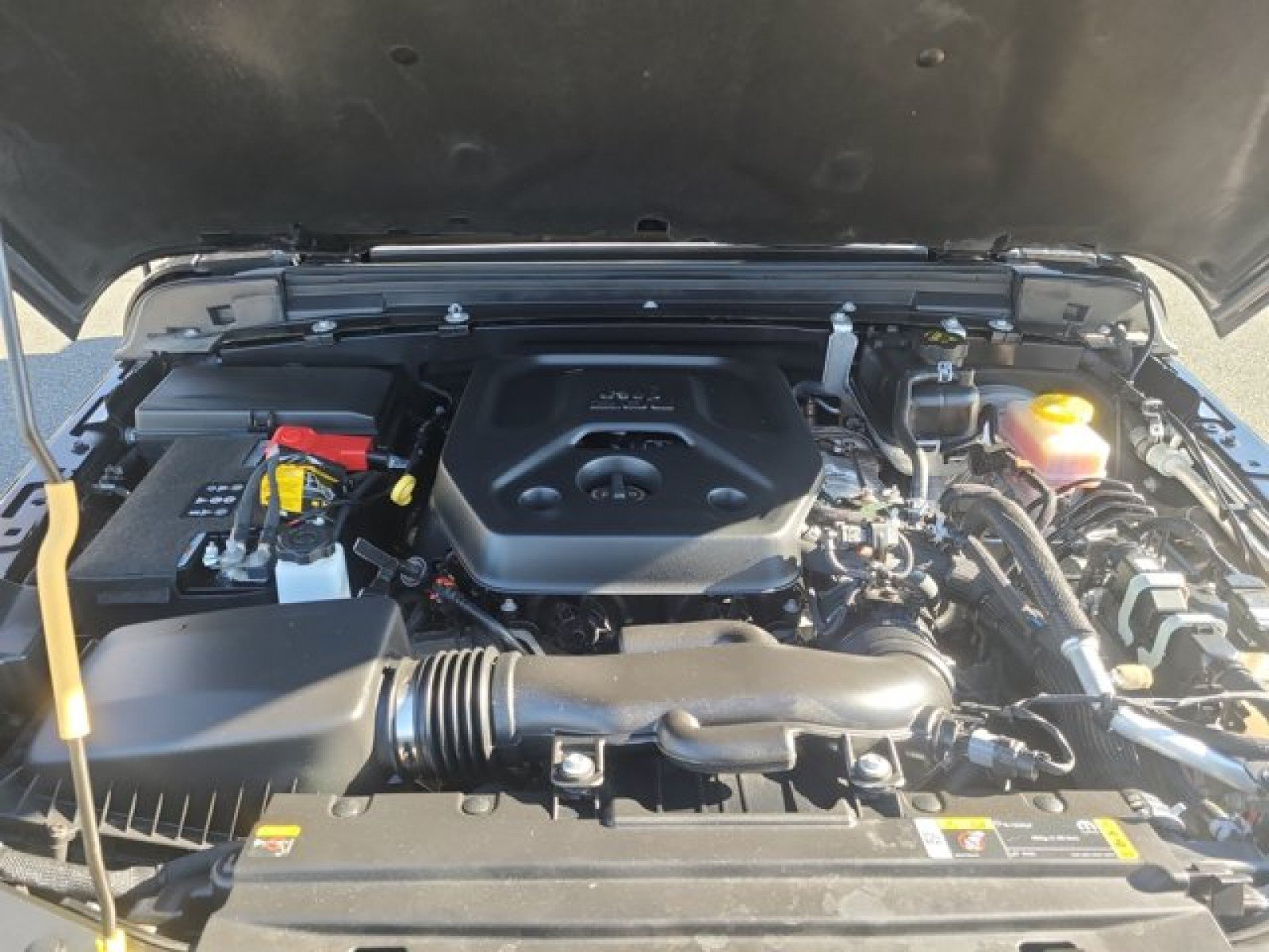 Used 2023 Jeep Wrangler Unlimited Sahara AWD/4WD image 9