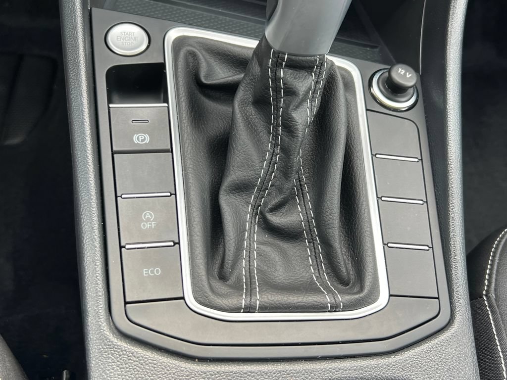 Used 2025 Volkswagen Jetta SE FWD image 23