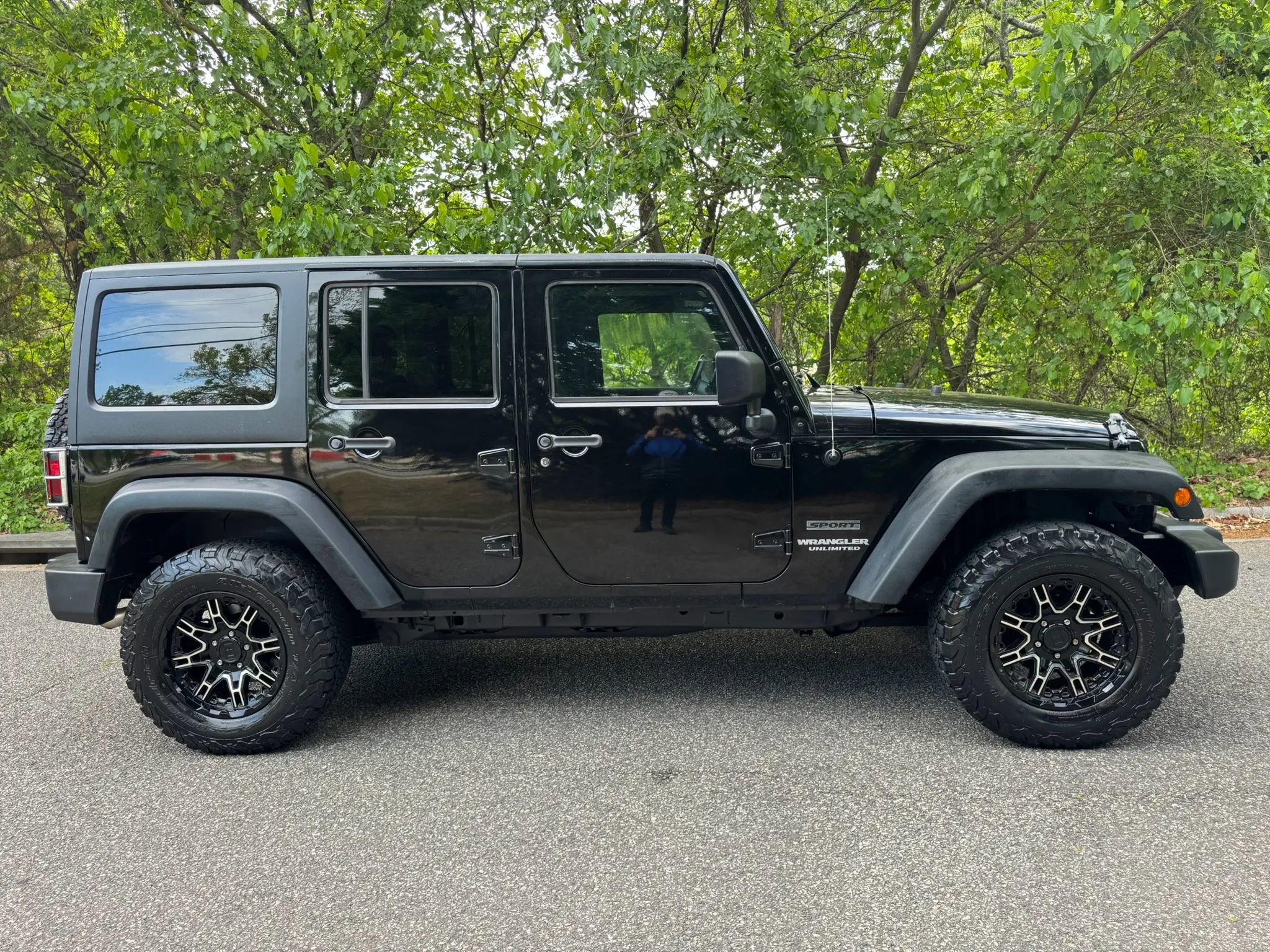 Used 2011 Jeep Wrangler Unlimited Sport AWD/4WD image 2