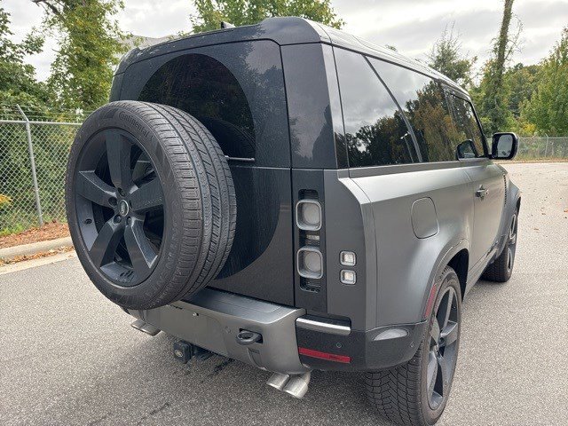 Used 2024 Land Rover Defender 90 Carpathian Edition image 5