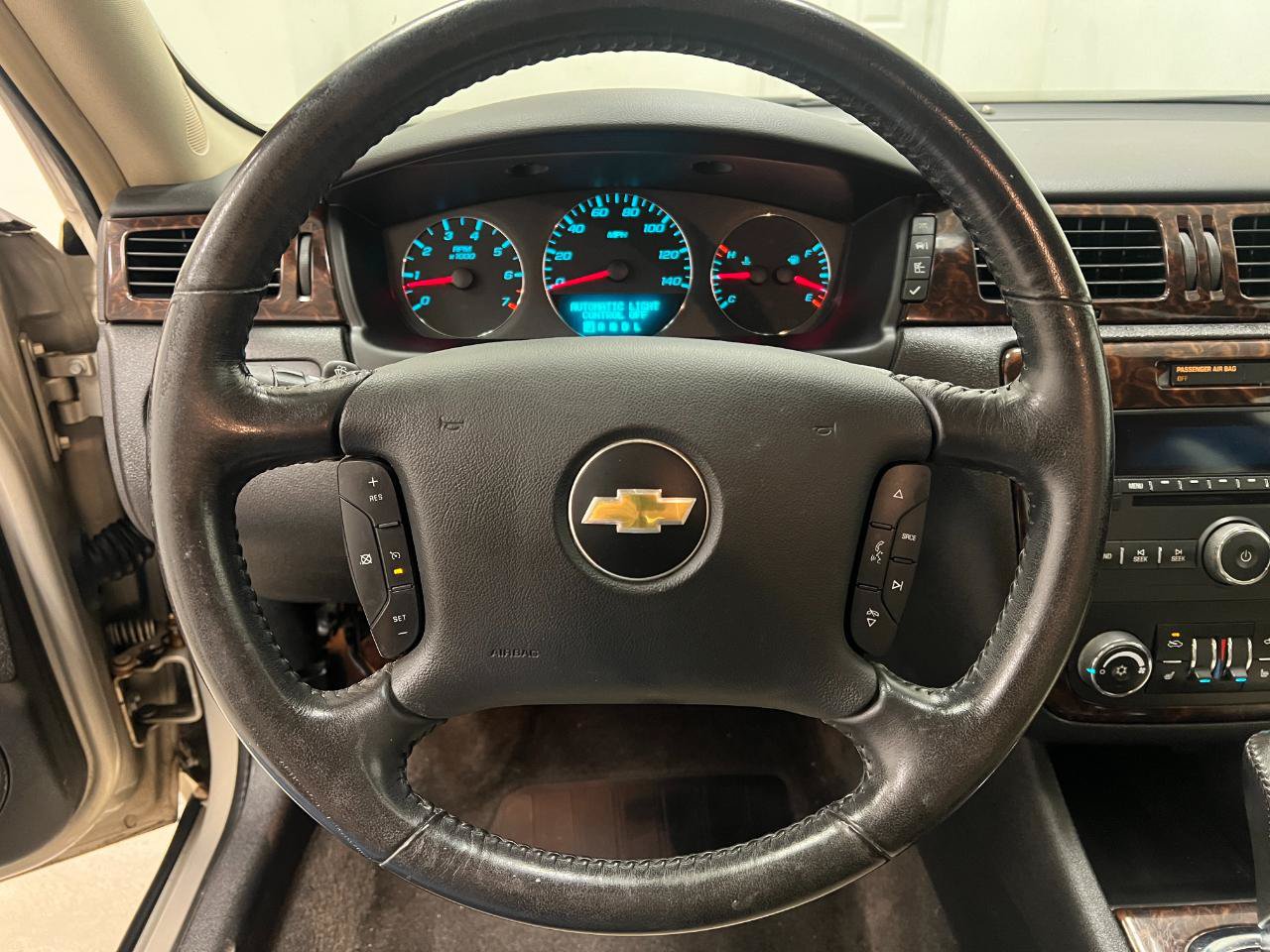 Used 2012 Chevrolet Impala LTZ FWD image 32