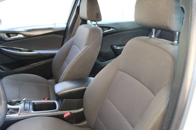 Used 2018 Chevrolet Cruze LT FWD image 16