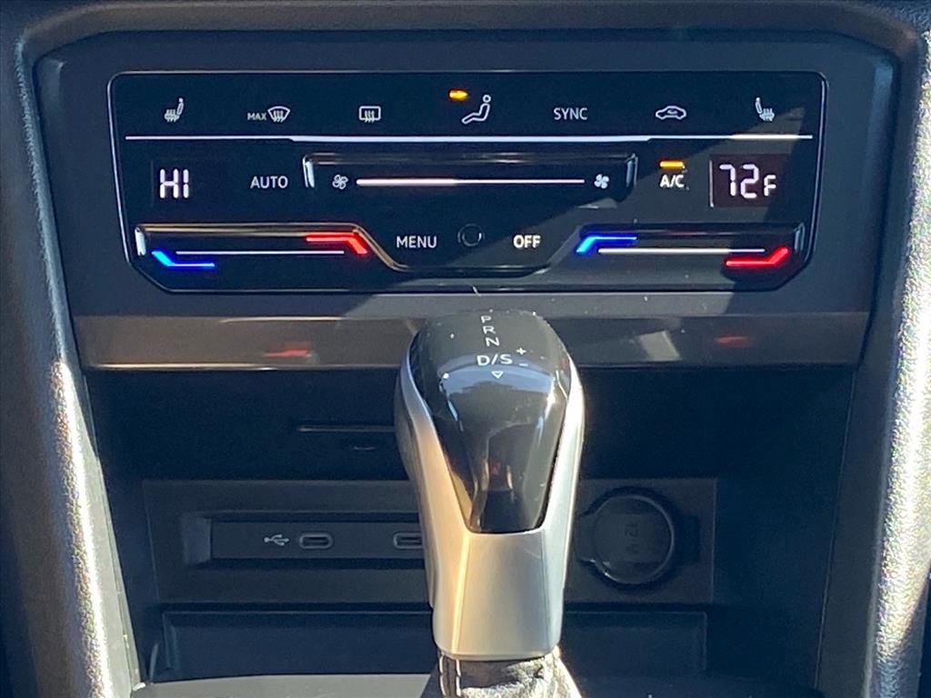 Used 2024 Volkswagen Tiguan SE image 8