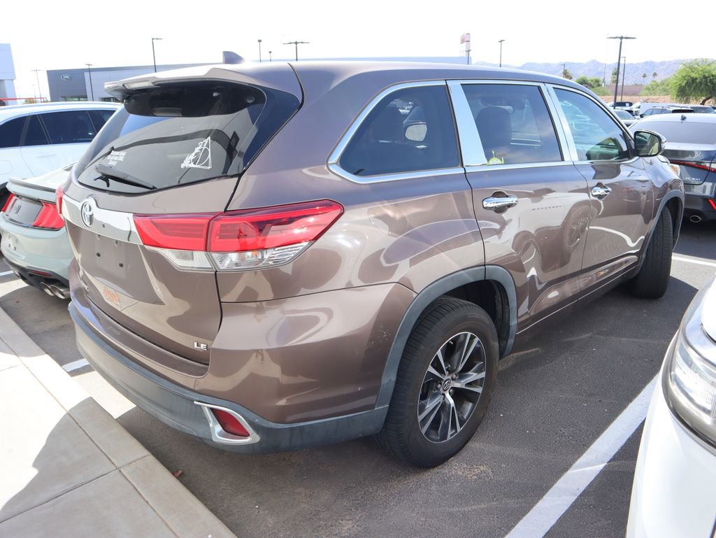 Used 2018 Toyota Highlander Plus FWD image 4