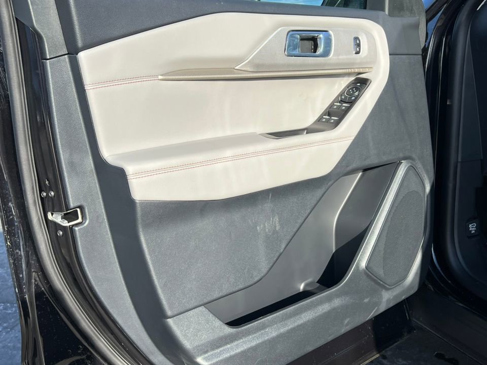 Used 2026 Ford Explorer Active w/ Active Comfort Package image 15