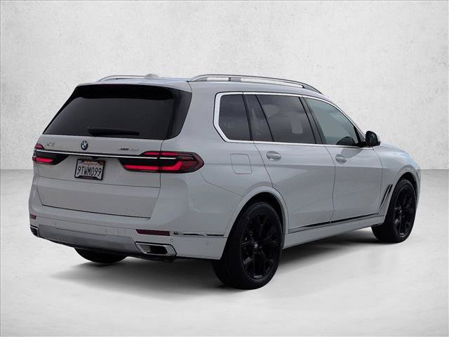 Used 2025 BMW X7 xDrive40i w/ Premium Package AWD/4WD image 5