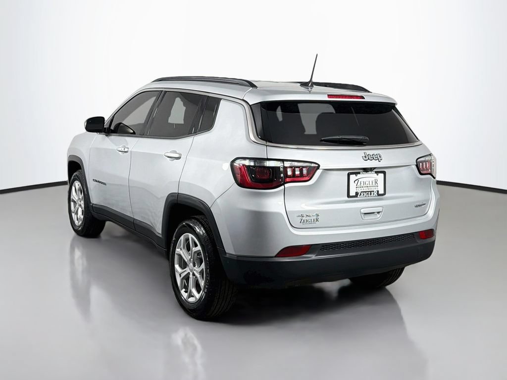 Used 2024 Jeep Compass Latitude AWD/4WD image 5