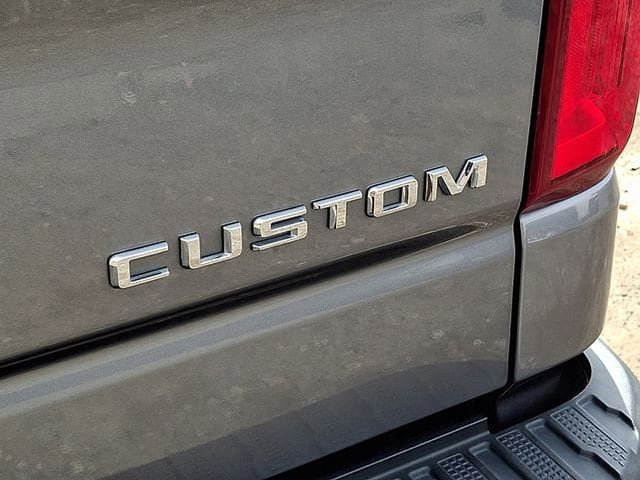 Used 2020 Chevrolet Silverado 1500 Custom w/ Custom Value Package AWD/4WD image 38