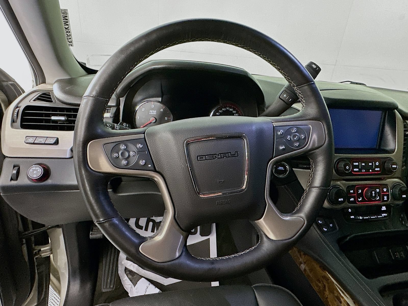 Used 2016 GMC Yukon Denali w/ Open Road Package RWD image 11