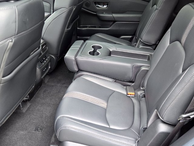 Used 2025 Honda Pilot Touring image 12