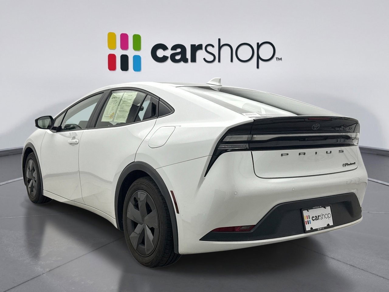 Used 2024 Toyota Prius Prime SE image 3