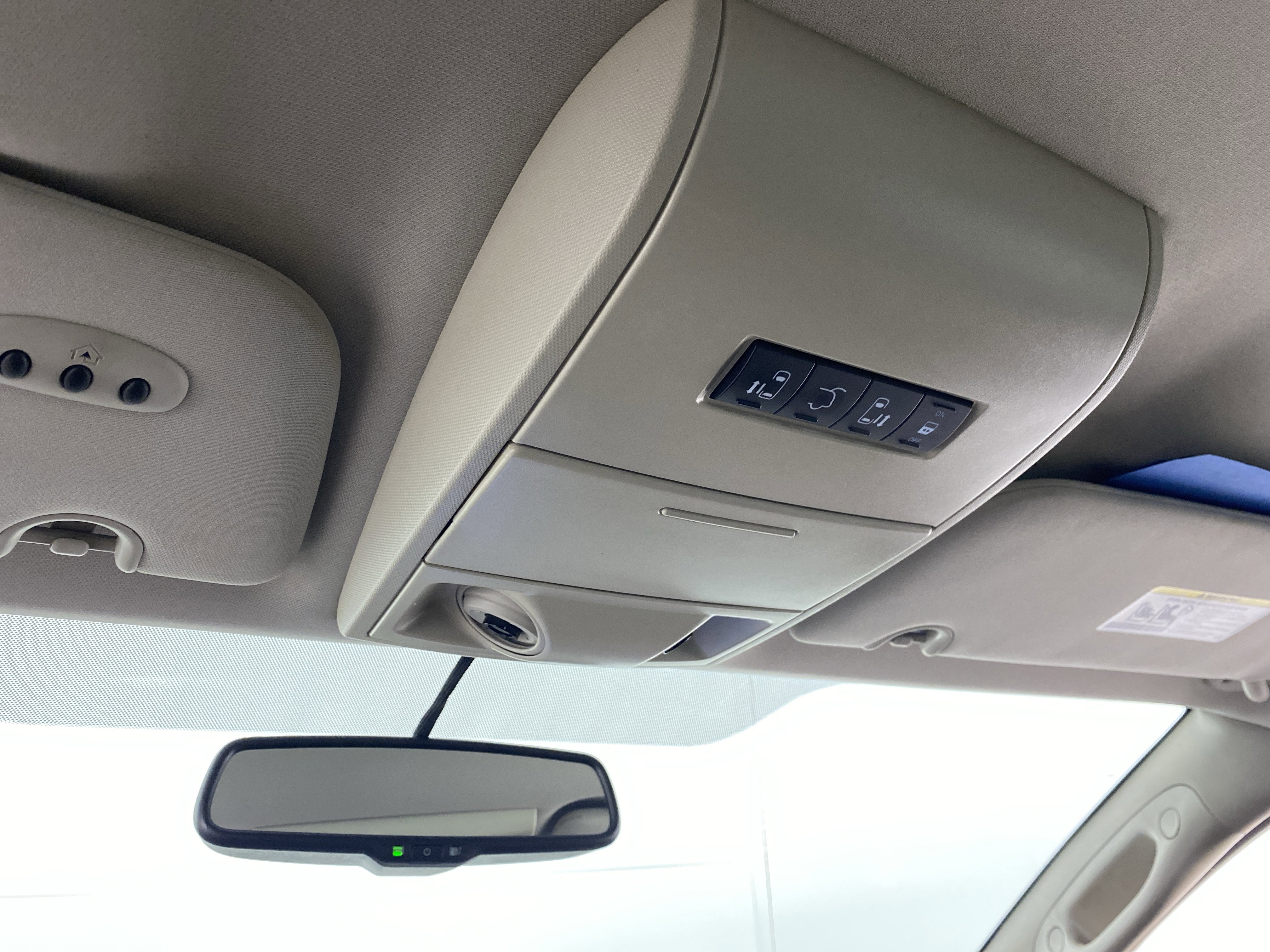 Used 2014 Chrysler Town & Country Touring FWD image 25