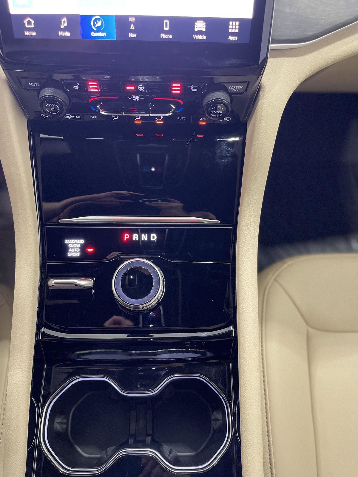 Used 2023 Jeep Grand Cherokee Limited w/ Black Appearance Package image 23