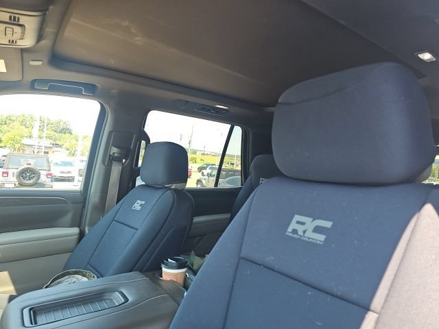 Used 2024 Chevrolet Tahoe Z71 w/ Luxury Package AWD/4WD image 19