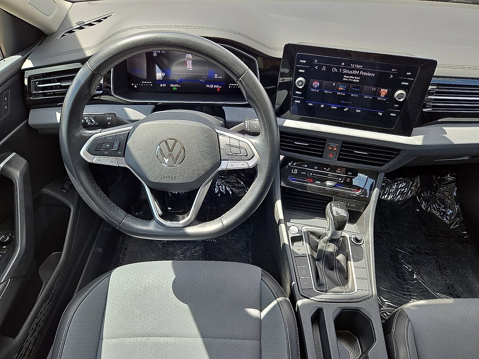 Used 2025 Volkswagen Jetta SE FWD image 16
