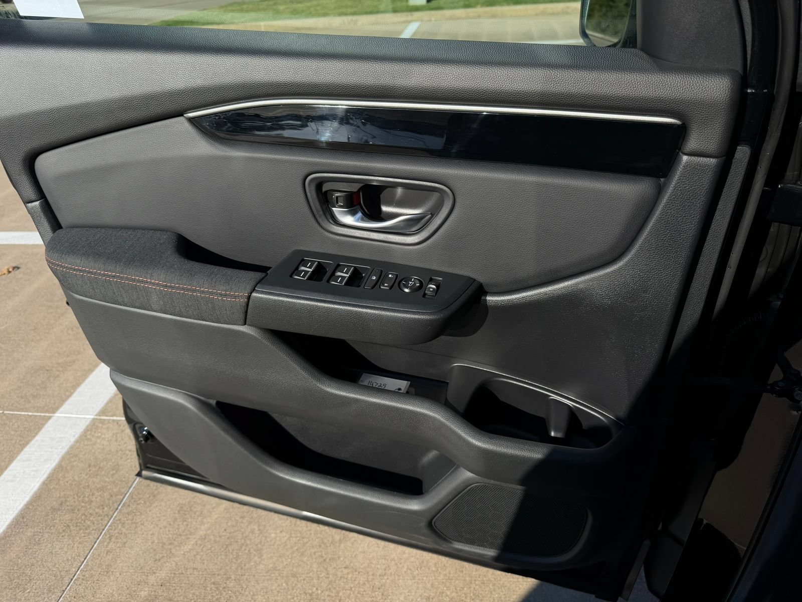 Used 2025 Honda Pilot Sport image 23