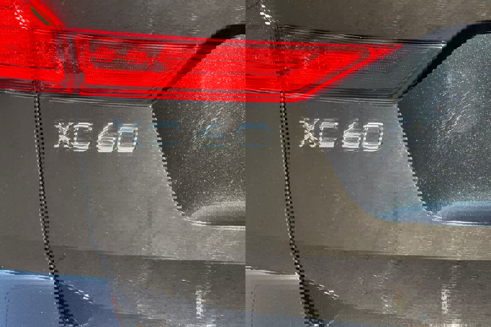 Used 2025 Volvo XC60 B5 Plus image 32