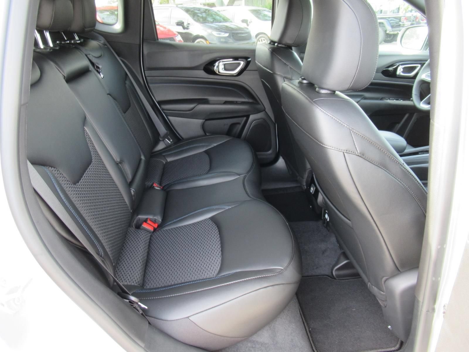 New 2026 Jeep Compass Latitude AWD/4WD image 30