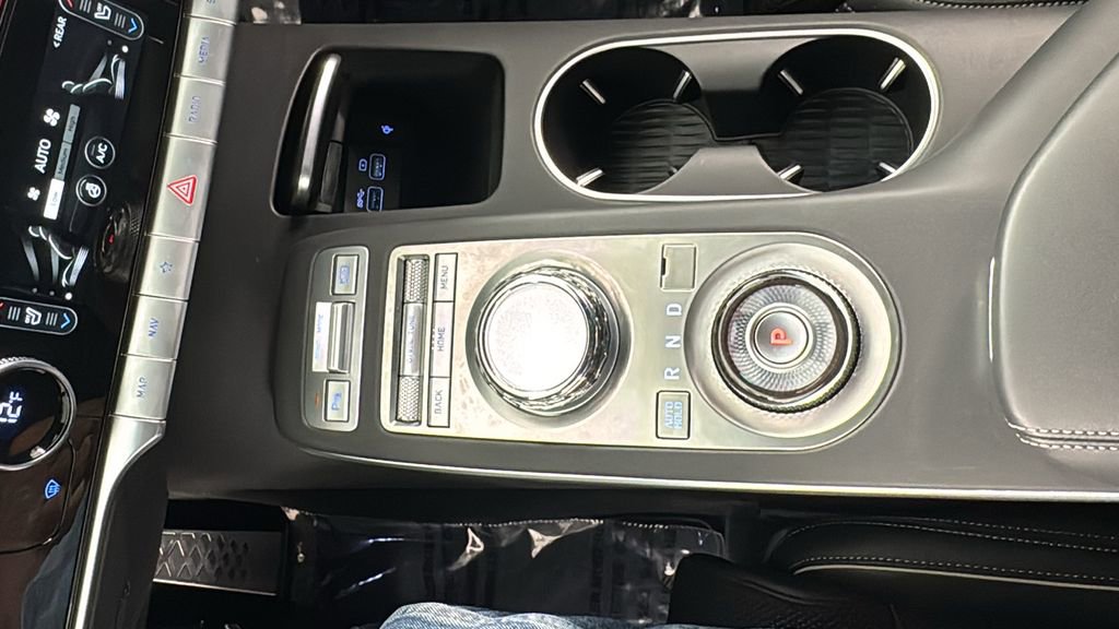 Used 2025 Genesis GV70 3.5T Sport image 29