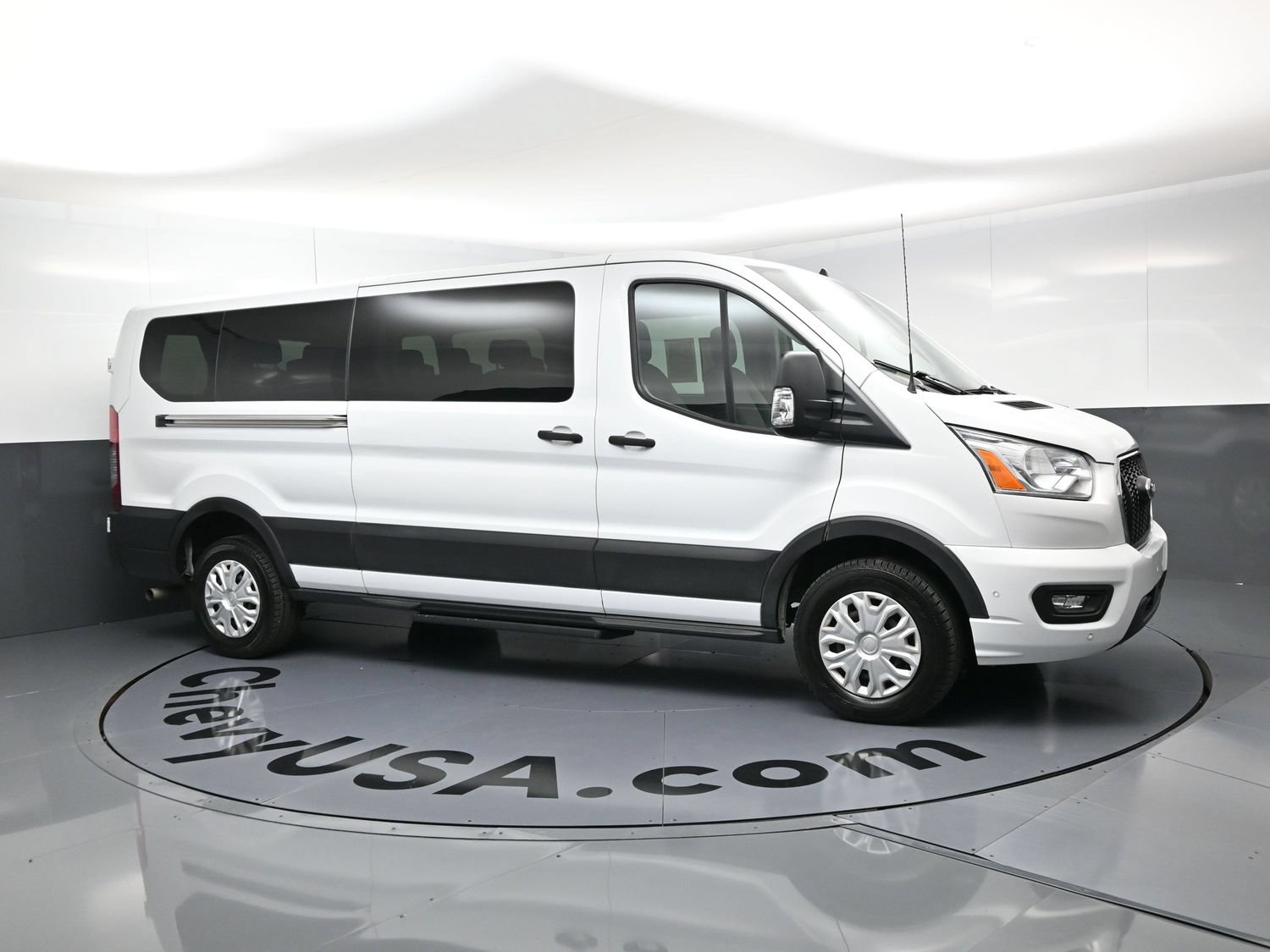 Used 2022 Ford Transit 350 XLT RWD image 2