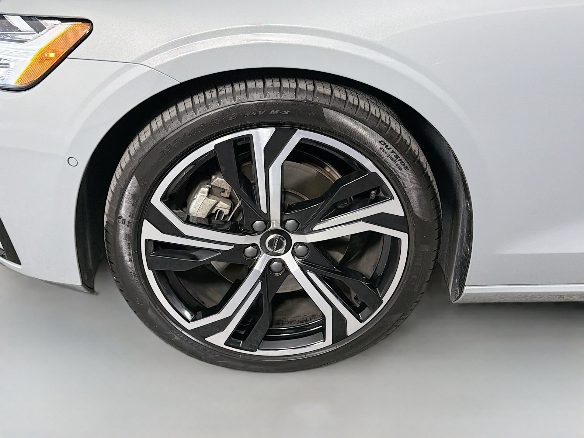 Certified 2024 Volvo S60 B5 Plus w/ Climate Package FWD image 33
