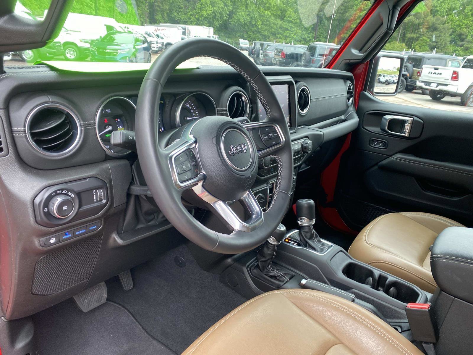 Used 2023 Jeep Wrangler Unlimited Sahara w/ Cold Weather Group AWD/4WD image 25