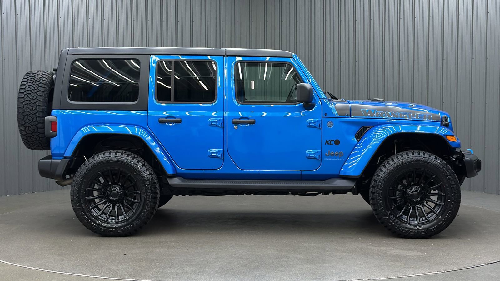 Used 2024 Jeep Wrangler Unlimited w/ Convenience Group AWD/4WD image 6