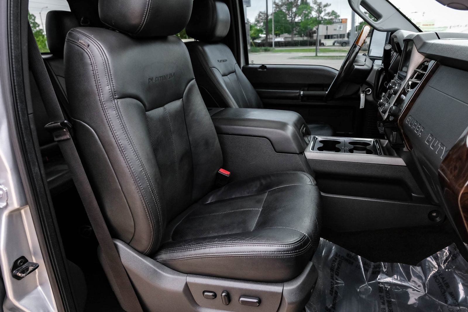 Used 2016 Ford F250 Platinum w/ FX4 Off-Road Package AWD/4WD image 32