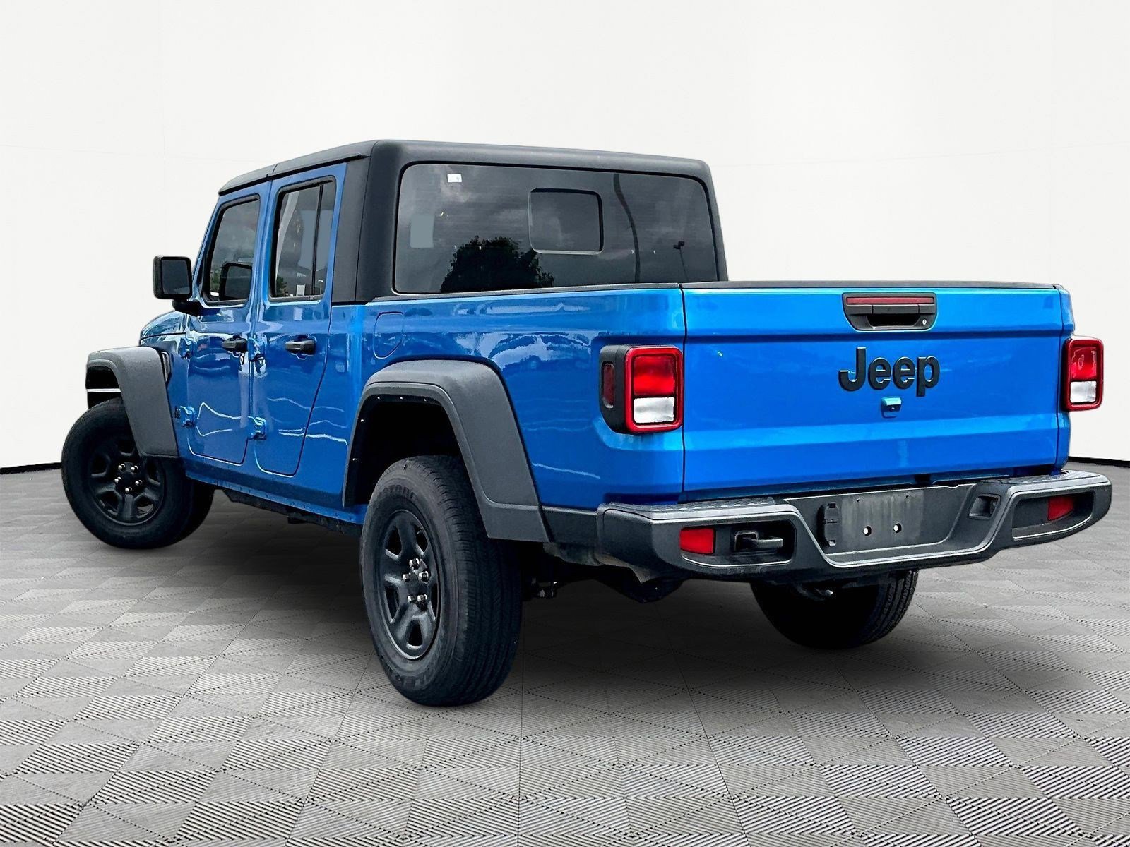 Used 2022 Jeep Gladiator Sport AWD/4WD image 4